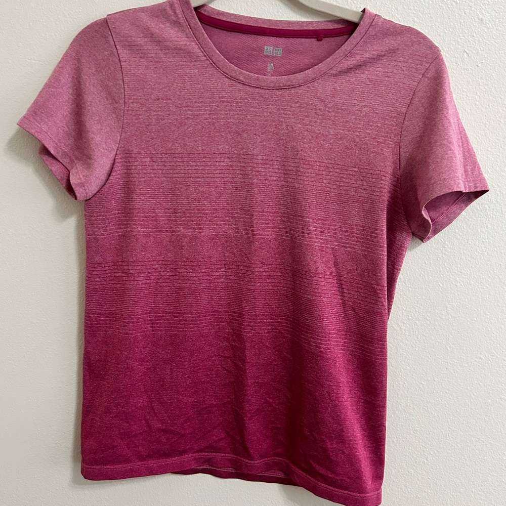 4/$10 Uniqlo pink striped ombré atheltic top